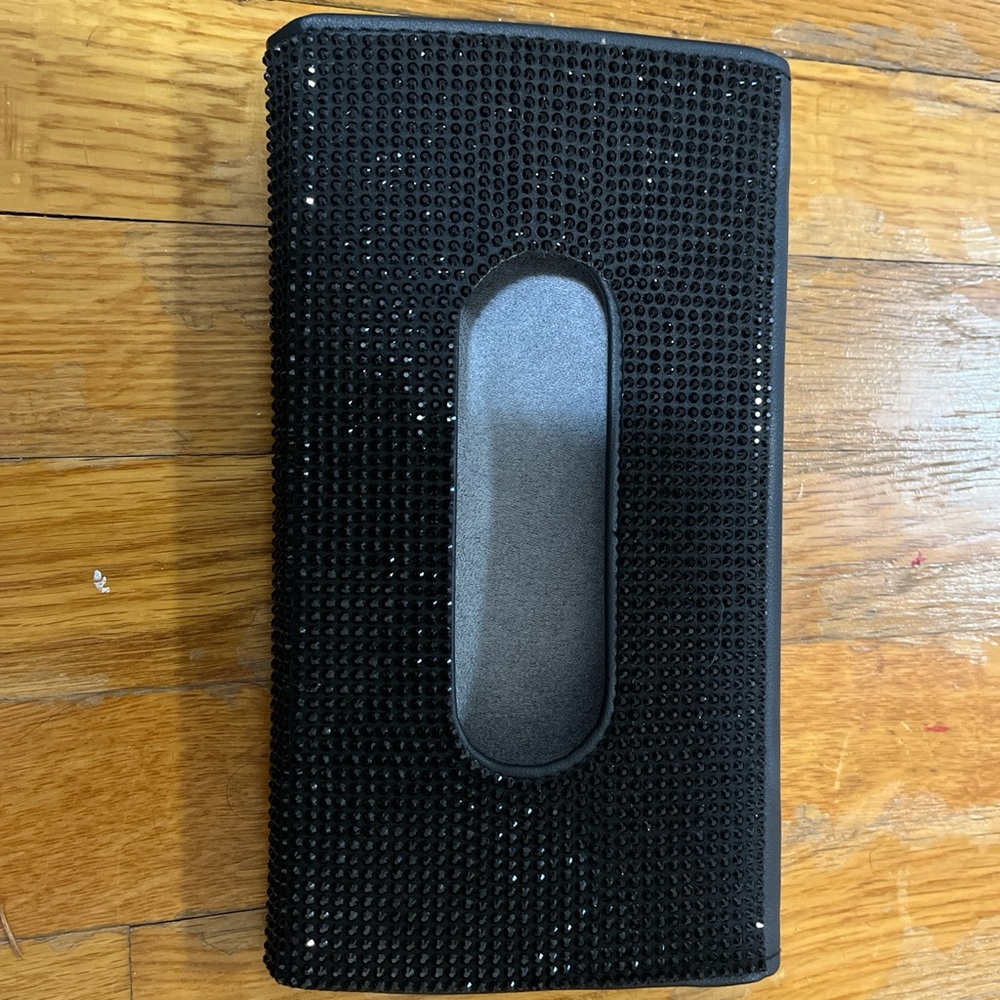 Tissue holder